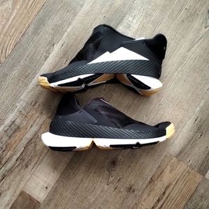 Sz 7.5 Wmns Nike Go FlyEase White Black Sneakers Shoes DR5540-003 Women's